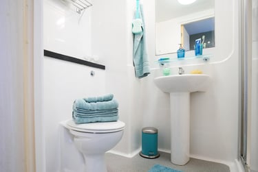 Bronze En Suite at Europa, 190 Erskine Street, City Centre, Liverpool, L61AL - Image 5